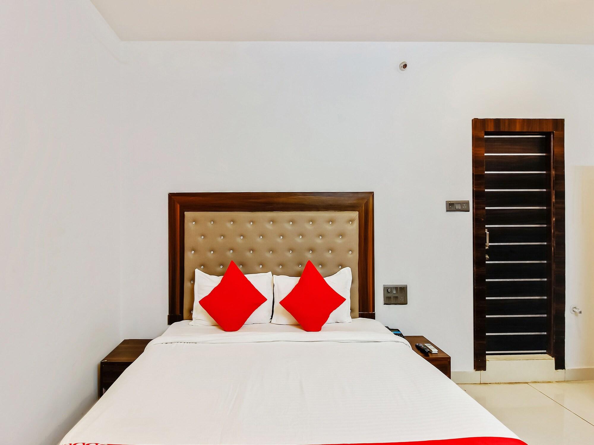 Oyo 29131 Hotel Mn Grand Shamshabad Dış mekan fotoğraf