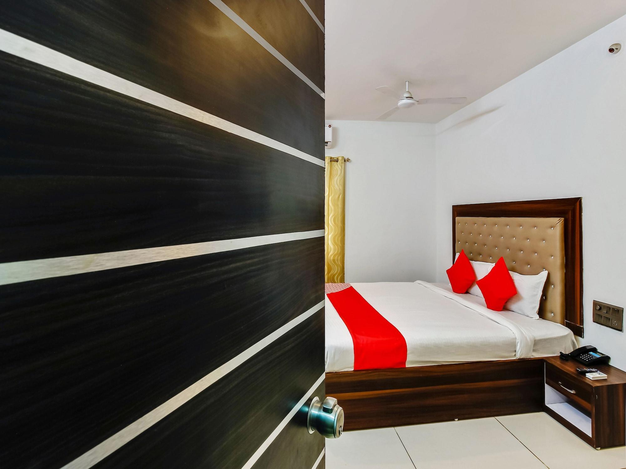 Oyo 29131 Hotel Mn Grand Shamshabad Dış mekan fotoğraf